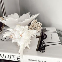 Load image into Gallery viewer, White Murex Shell Candle