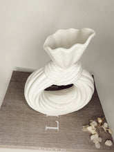 Load image into Gallery viewer, Ceramic Knot Vase
