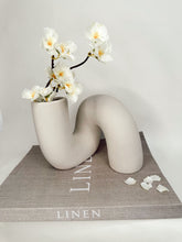 Load image into Gallery viewer, Twist Vase
